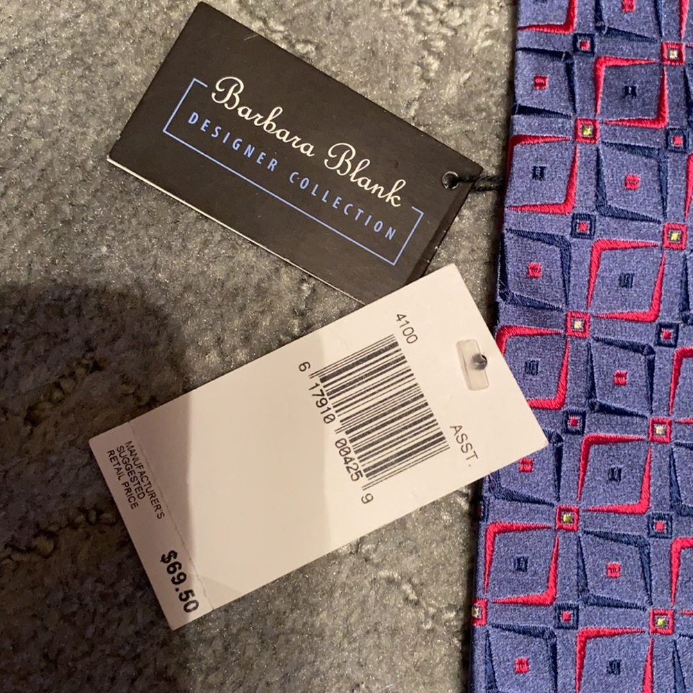 Men’s Tie NWT Never been worn Barbara blank designer